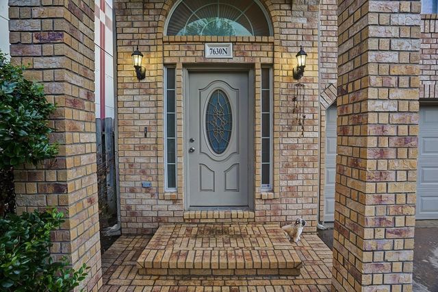 7630 N Linpar Court, Houston, TX 77040