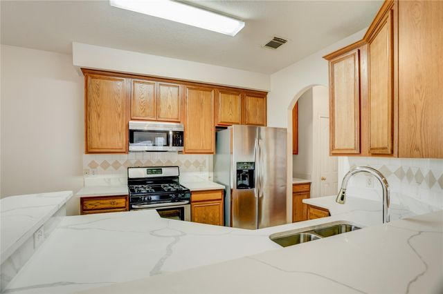 7630 N Linpar Court, Houston, TX 77040