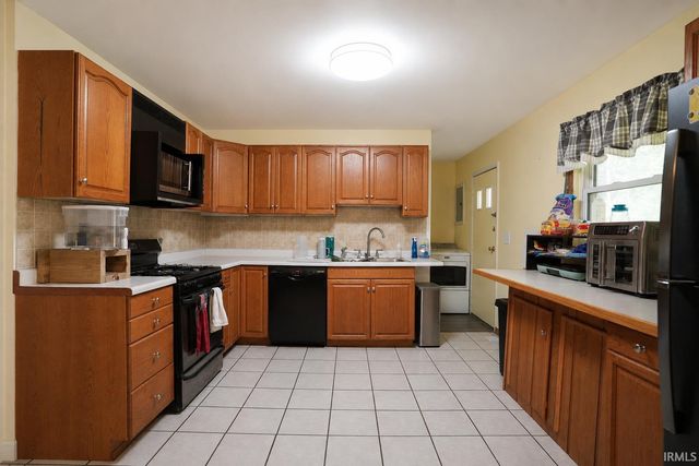 1225 Viking Drive, South Bend, IN 46628