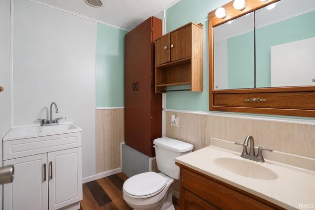 1225 Viking Drive, South Bend, IN 46628