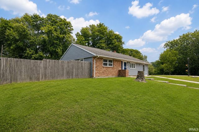 1225 Viking Drive, South Bend, IN 46628