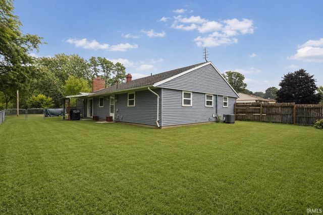 1225 Viking Drive, South Bend, IN 46628