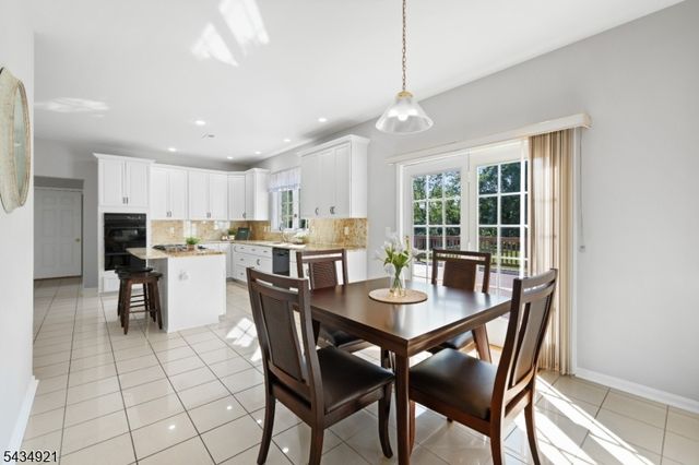 12 Montfort Dr, Montgomery Twp., NJ 08502
