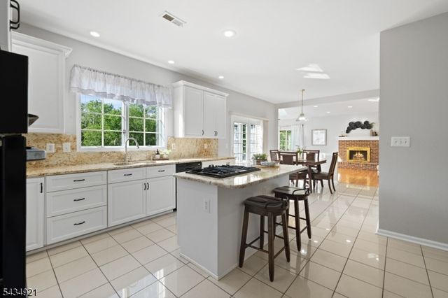 12 Montfort Dr, Montgomery Twp., NJ 08502