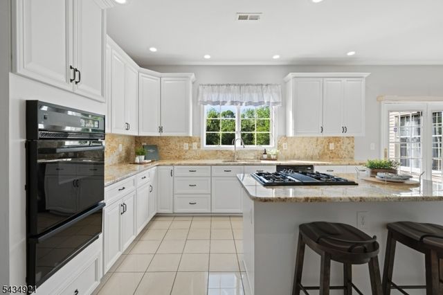 12 Montfort Dr, Montgomery Twp., NJ 08502