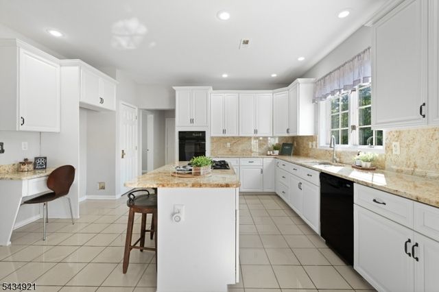 12 Montfort Dr, Montgomery Twp., NJ 08502