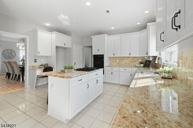 12 Montfort Dr, Montgomery Twp., NJ 08502