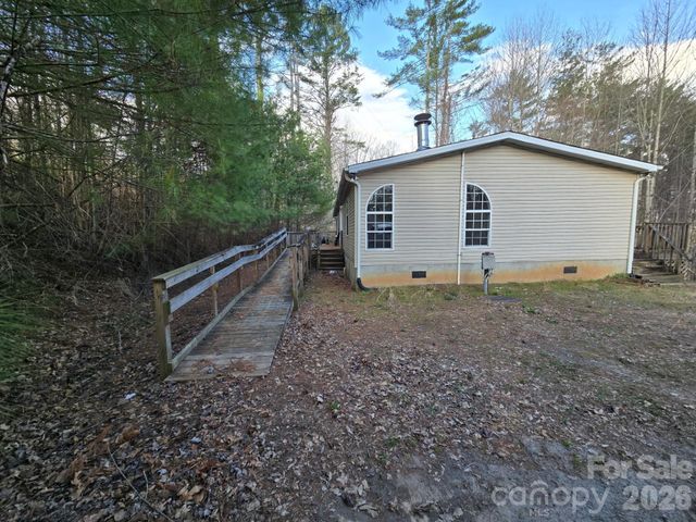 6 Woodland Street, Spruce Pine, NC 28777
