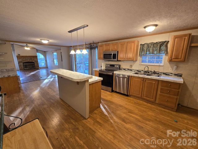 6 Woodland Street, Spruce Pine, NC 28777