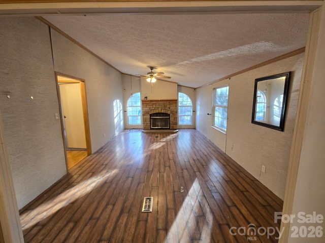 6 Woodland Street, Spruce Pine, NC 28777