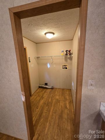6 Woodland Street, Spruce Pine, NC 28777