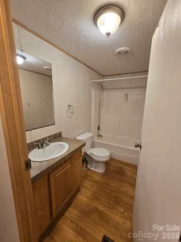 6 Woodland Street, Spruce Pine, NC 28777