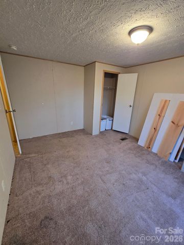 6 Woodland Street, Spruce Pine, NC 28777