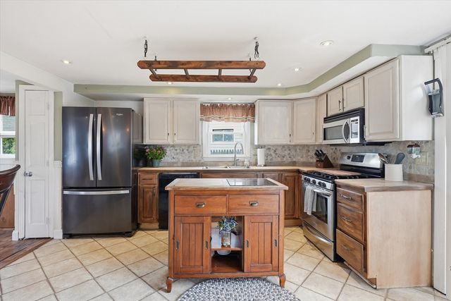 9 Saunders Road, Lynn, MA 01904