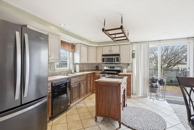 9 Saunders Road, Lynn, MA 01904
