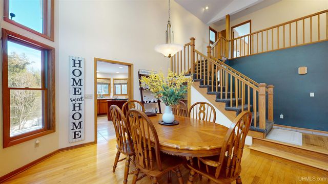 4318 K Road, Bark River, MI 49807