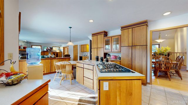 4318 K Road, Bark River, MI 49807