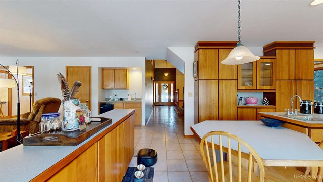 4318 K Road, Bark River, MI 49807