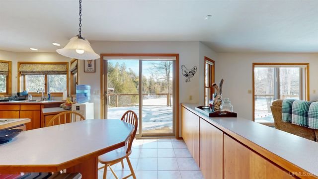 4318 K Road, Bark River, MI 49807