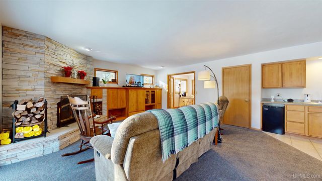 4318 K Road, Bark River, MI 49807