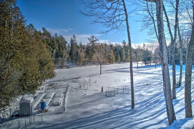 4318 K Road, Bark River, MI 49807