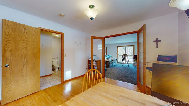 4318 K Road, Bark River, MI 49807