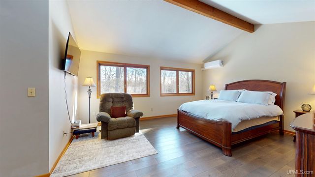 4318 K Road, Bark River, MI 49807