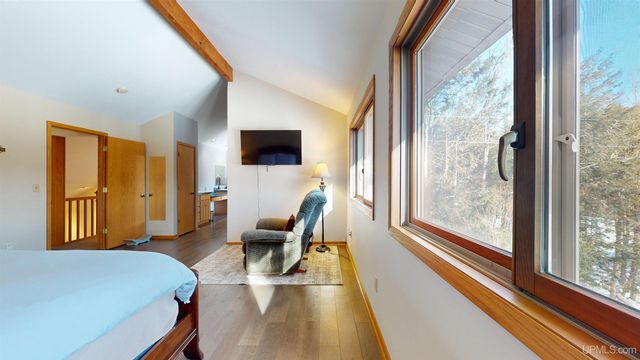 4318 K Road, Bark River, MI 49807