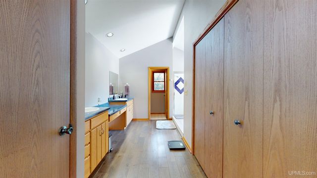 4318 K Road, Bark River, MI 49807