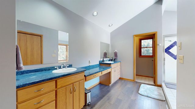 4318 K Road, Bark River, MI 49807