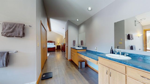 4318 K Road, Bark River, MI 49807