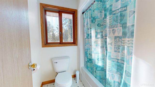 4318 K Road, Bark River, MI 49807