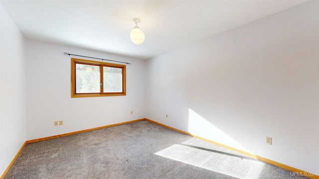 4318 K Road, Bark River, MI 49807