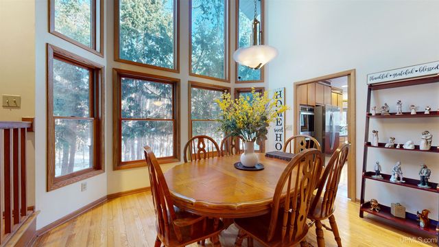 4318 K Road, Bark River, MI 49807