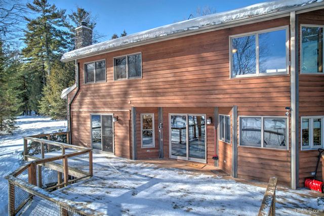 4318 K Road, Bark River, MI 49807