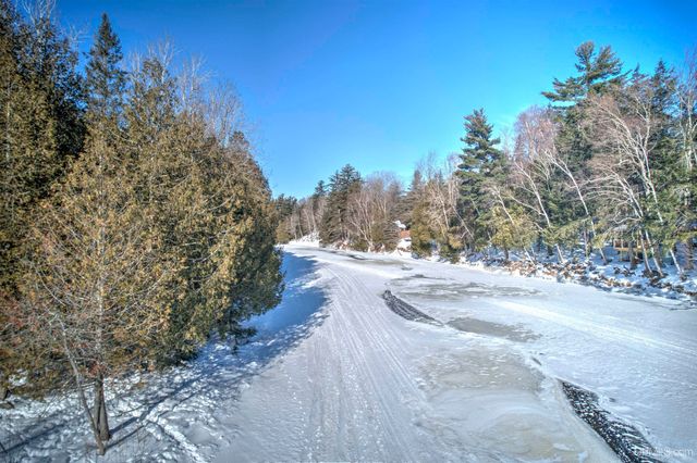 4318 K Road, Bark River, MI 49807