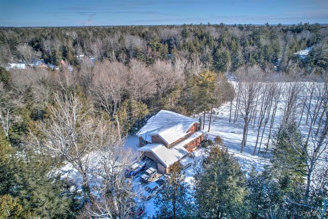 4318 K Road, Bark River, MI 49807