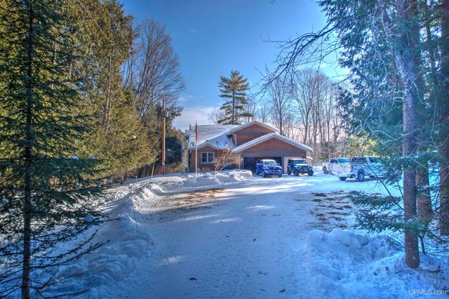 4318 K Road, Bark River, MI 49807