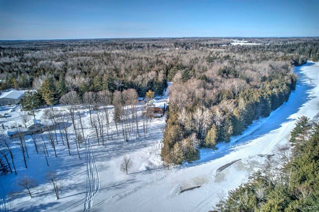 4318 K Road, Bark River, MI 49807