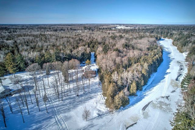 4318 K Road, Bark River, MI 49807