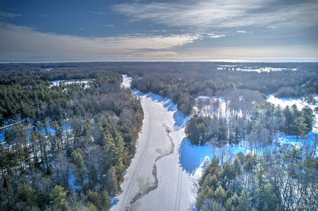 4318 K Road, Bark River, MI 49807