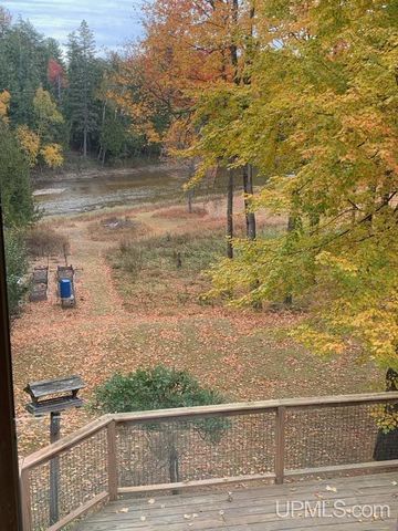 4318 K Road, Bark River, MI 49807