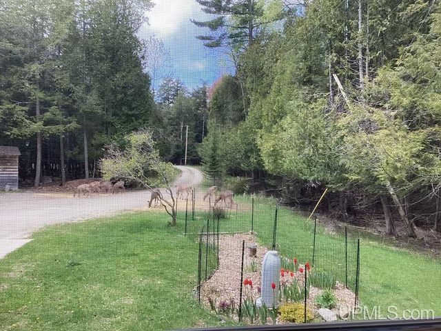 4318 K Road, Bark River, MI 49807