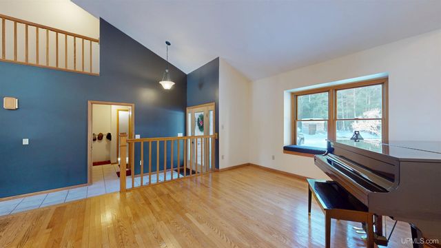 4318 K Road, Bark River, MI 49807