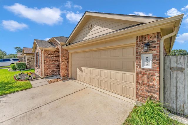 9530 Paloma Creek Drive, Tomball, TX 77375
