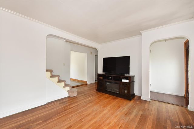 916 Center Drive, Franklin Square, NY 11010