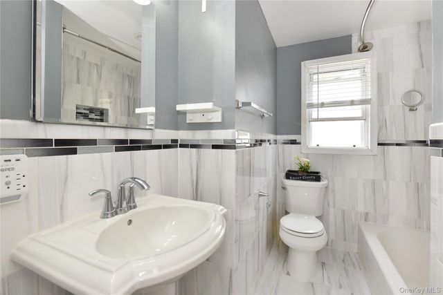 916 Center Drive, Franklin Square, NY 11010