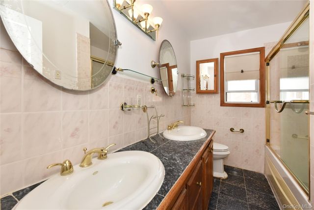 916 Center Drive, Franklin Square, NY 11010