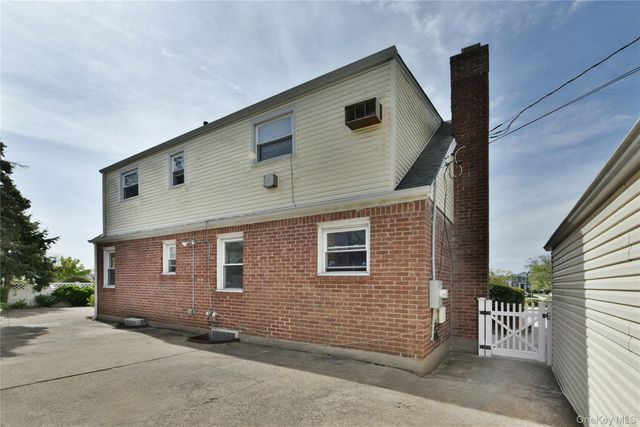916 Center Drive, Franklin Square, NY 11010