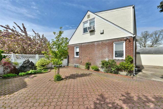 916 Center Drive, Franklin Square, NY 11010